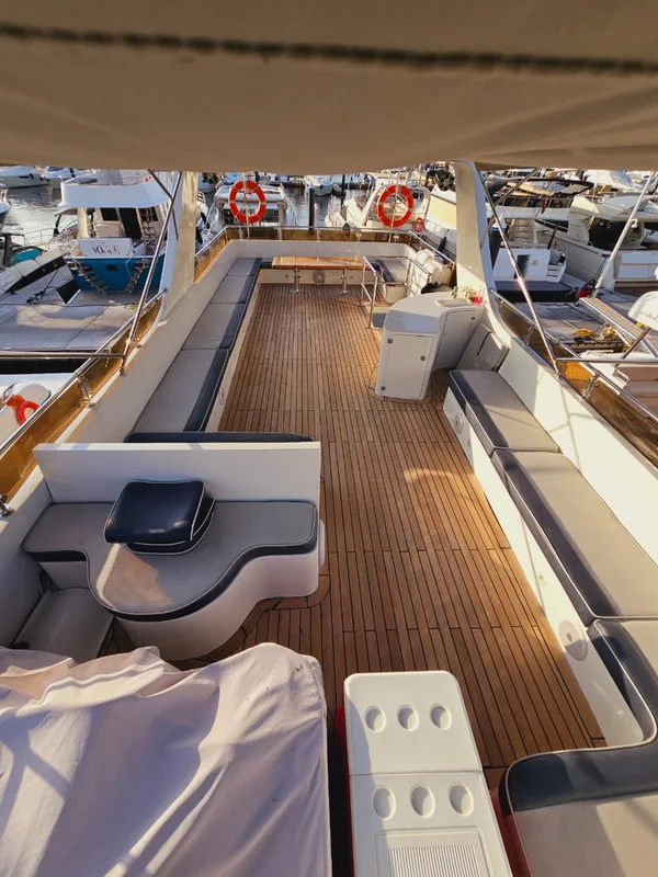 Upper deck seating