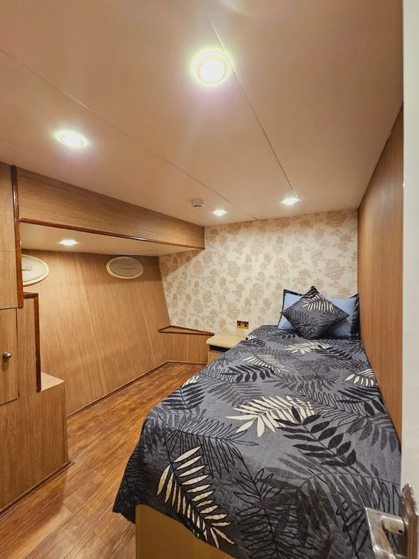Twin cabin